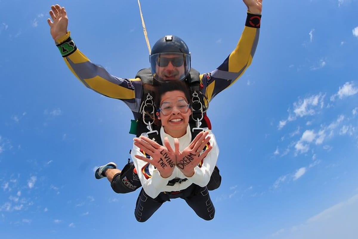 private-experience-abu-dhabi-skydiving_1